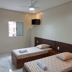 Habitación Estándar con 2 Camas Individuales